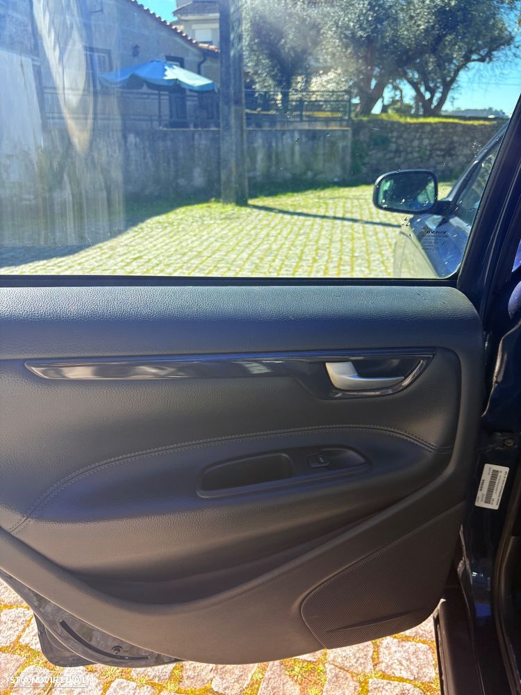 Volvo S60 2.4 D5 - 5