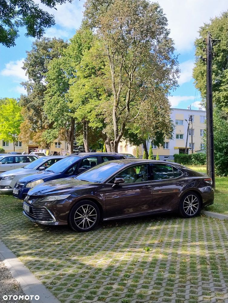 Toyota Camry Executive - 12