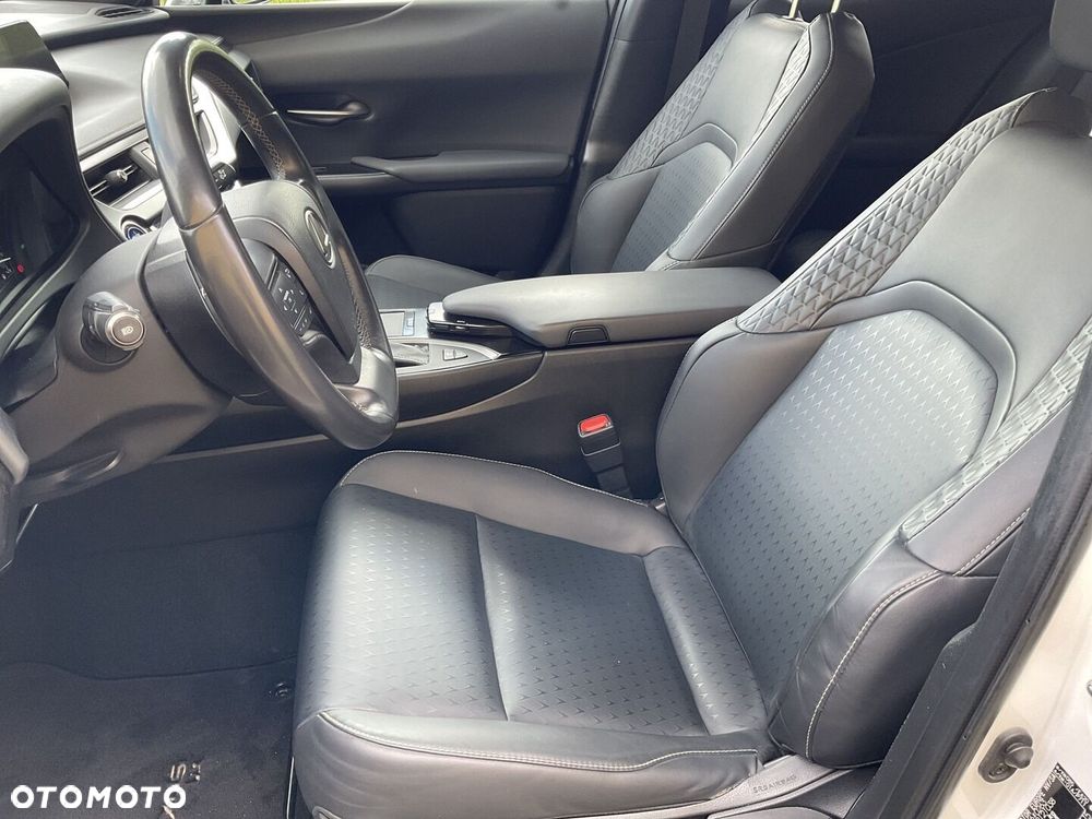 Lexus UX - 17