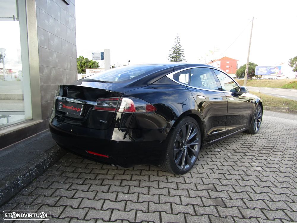 Tesla Model S - 7