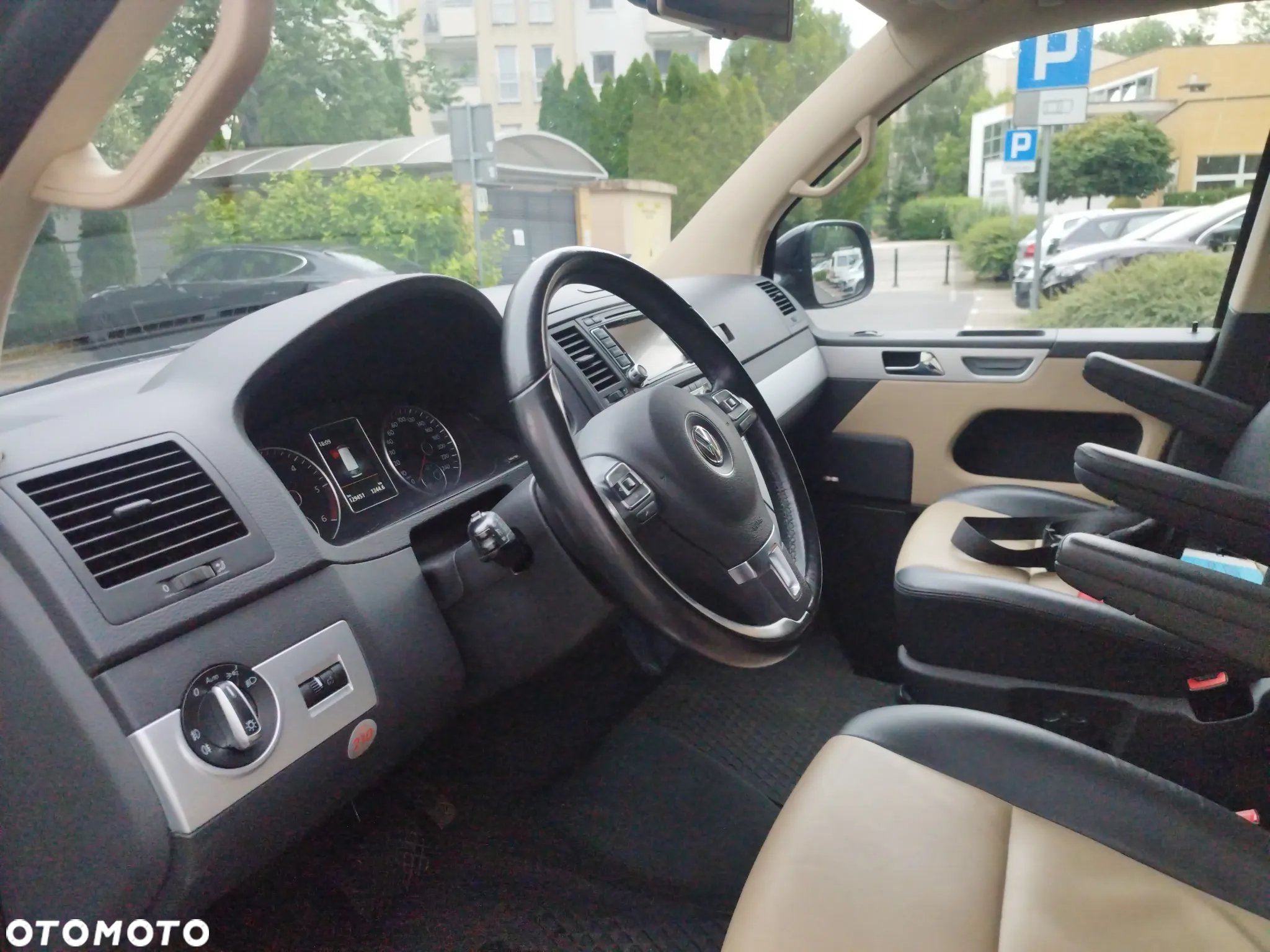 Volkswagen Multivan - 9