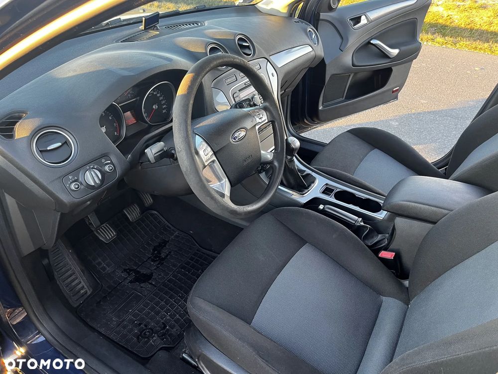 Ford Mondeo 2.0 Ambiente - 17