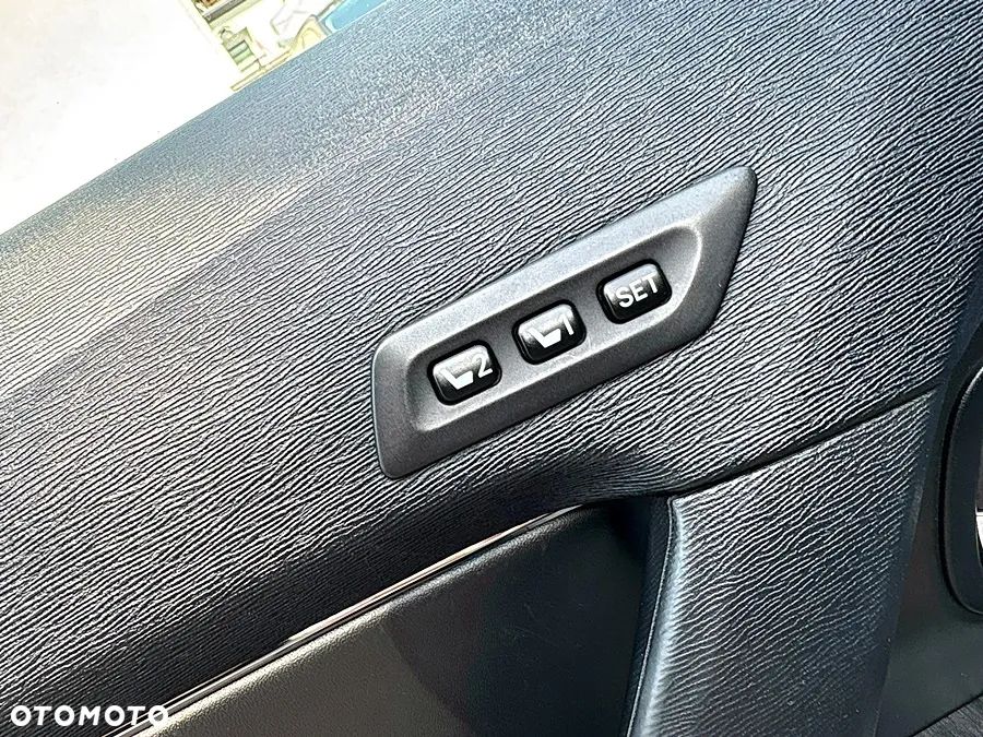 Toyota Avensis 2.0 D-4D Sol plus+NAVI - 19