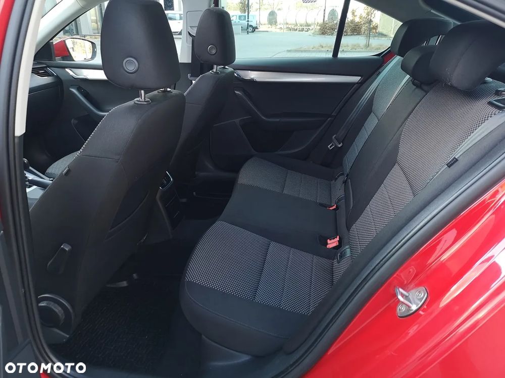 Skoda Octavia 1.4 TSI DSG Ambition - 8