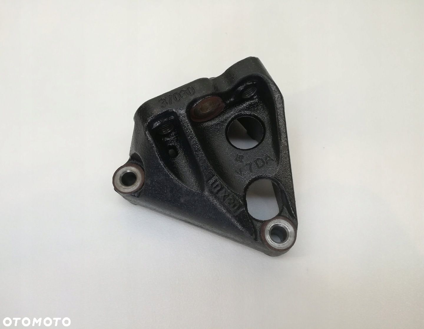 ŁAPA SILNIKA TOYOTA PRIUS III 1.8 HYBRYDA 2ZR-FXE X2ZR-W22U 2ZR 37030 - 1