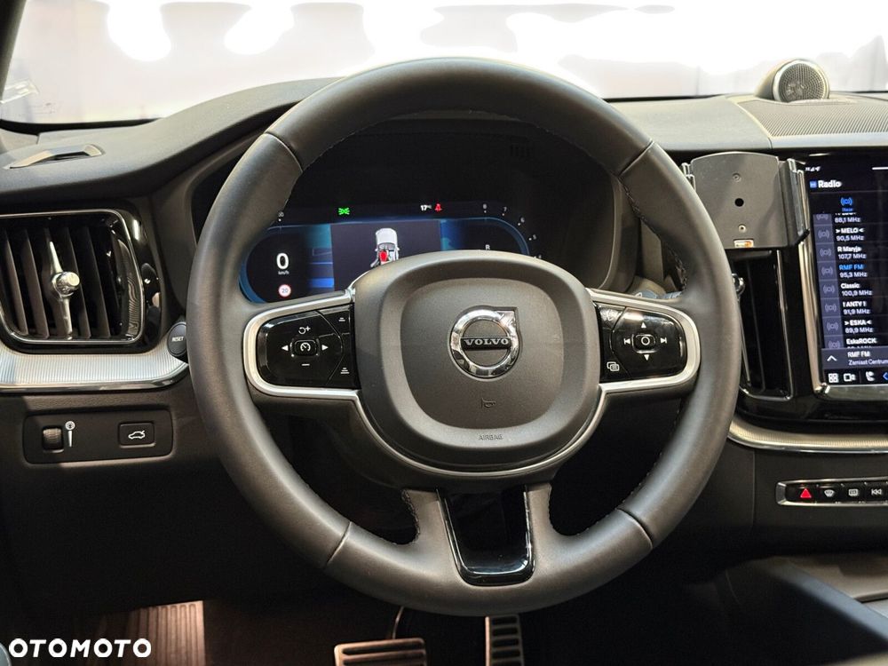 Volvo XC 60 B5 B AWD R-Design - 34