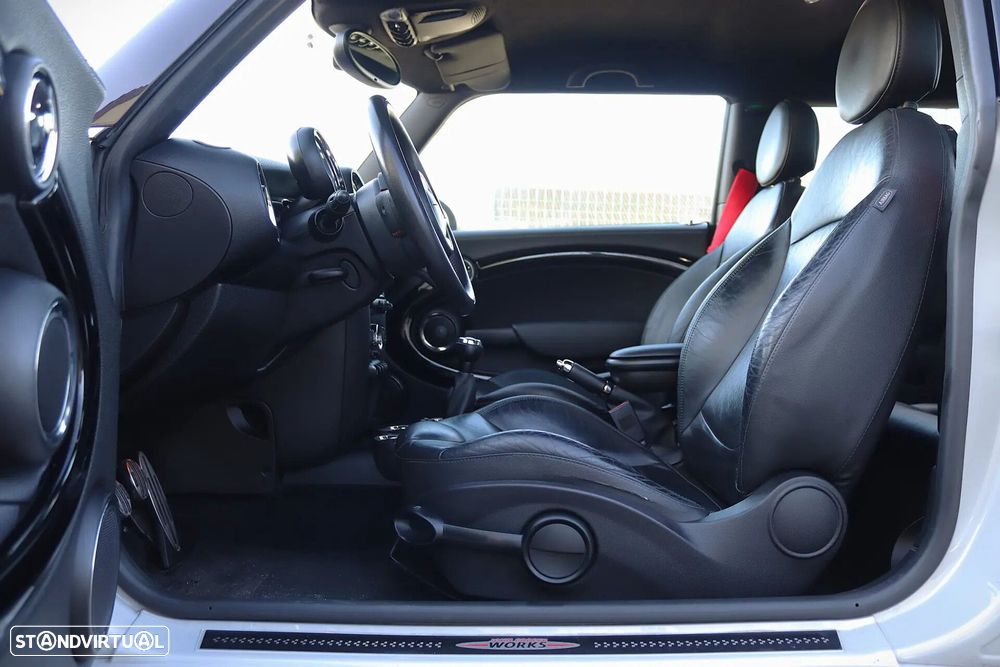 MINI 3 Portas John Cooper Works - 16