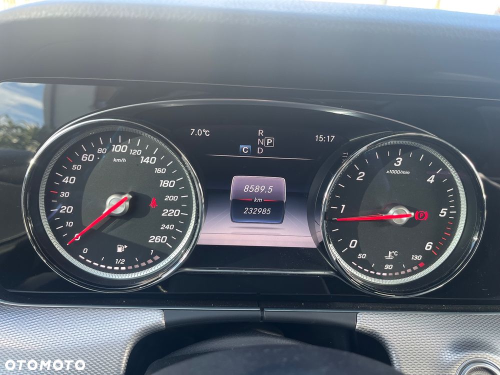 Mercedes-Benz Klasa E 220 d 4-Matic 9G-TRONIC - 17