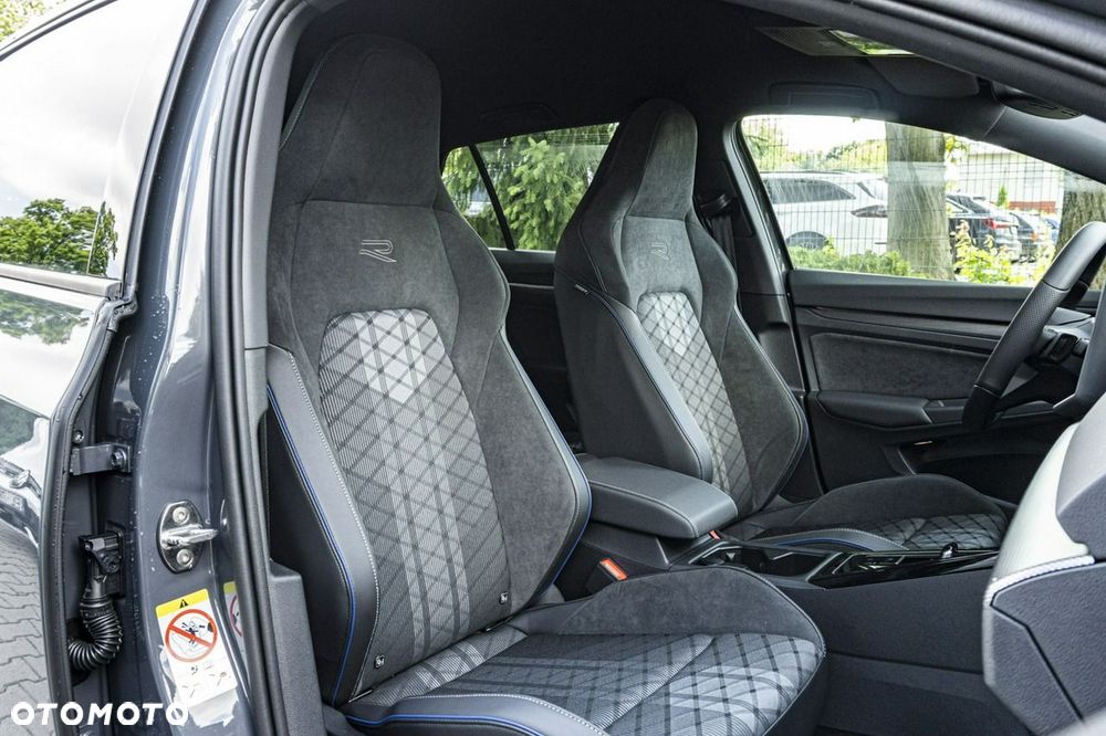 Volkswagen Golf - 24