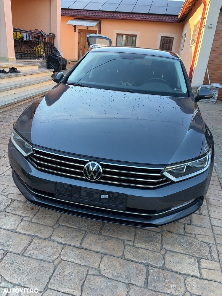 Volkswagen Passat - 1