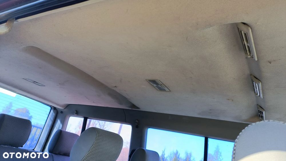 Volkswagen Caravelle - 9