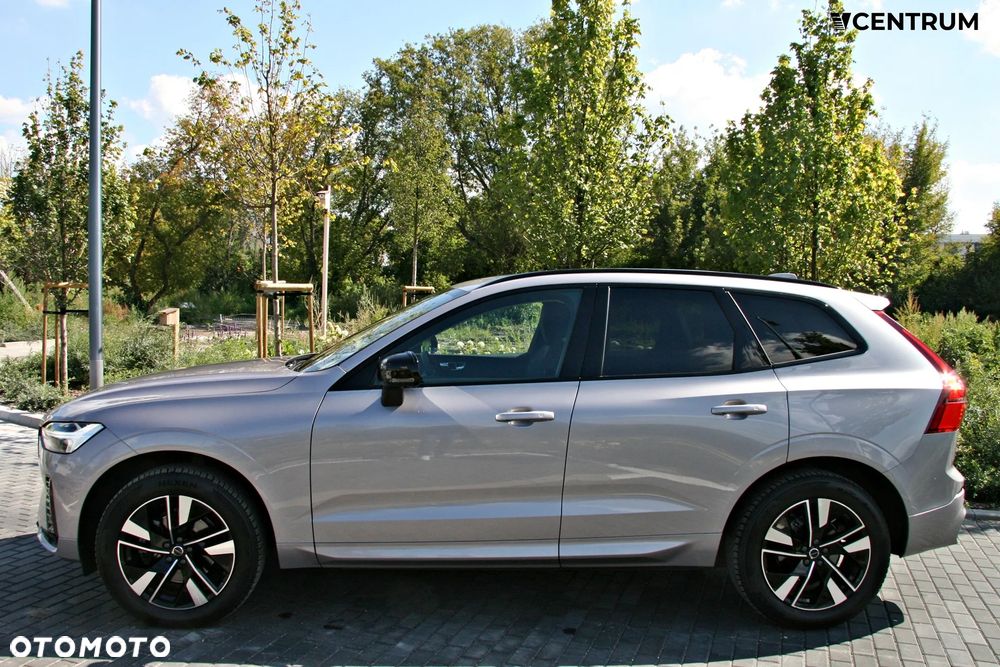 Volvo XC 60 B5 B AWD Plus Dark - 4