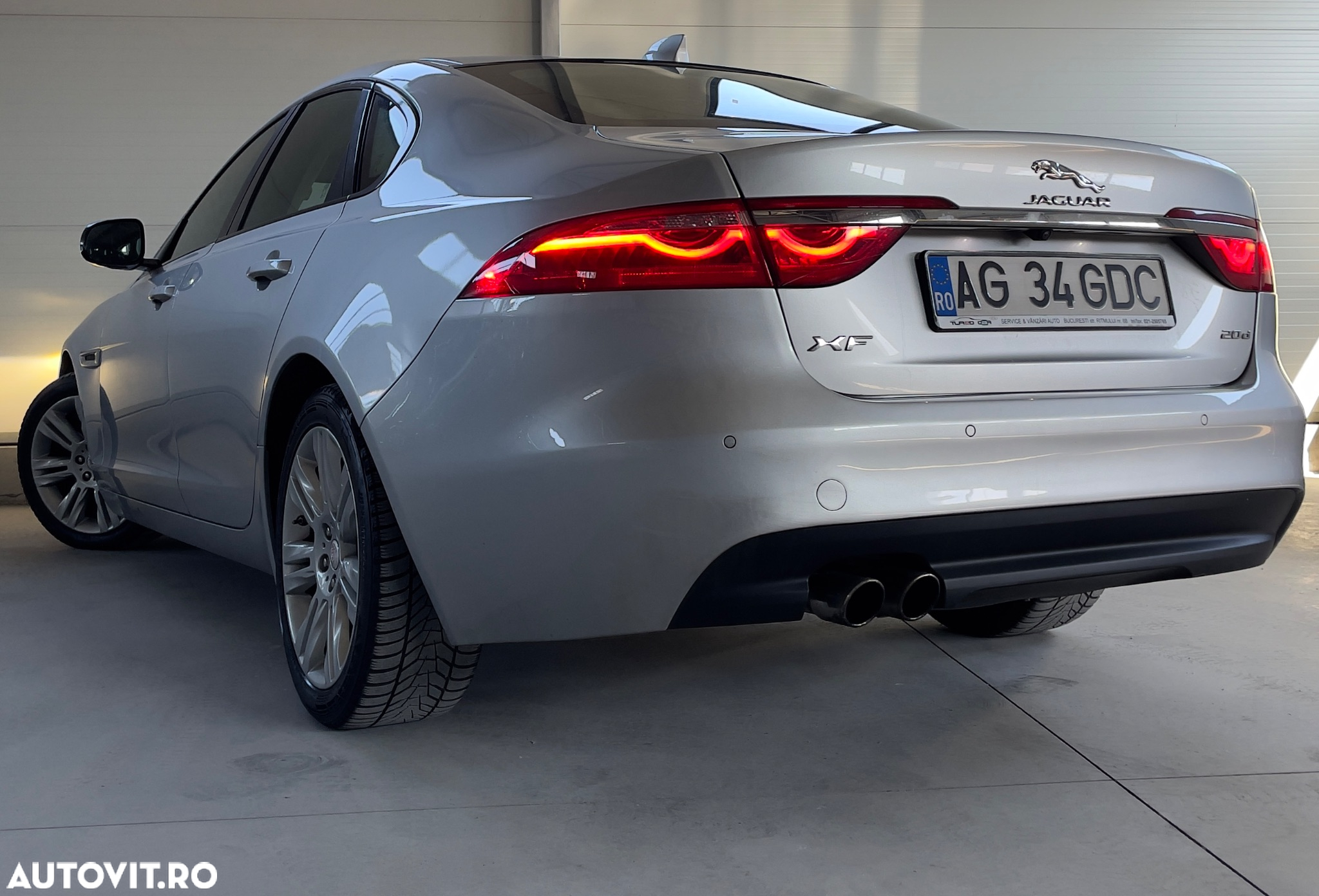 Jaguar XF 20d RWD Prestige - 17