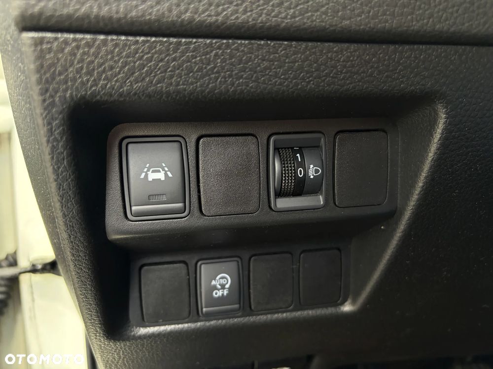 Nissan Qashqai 1.6 DCi N-Connecta - 32