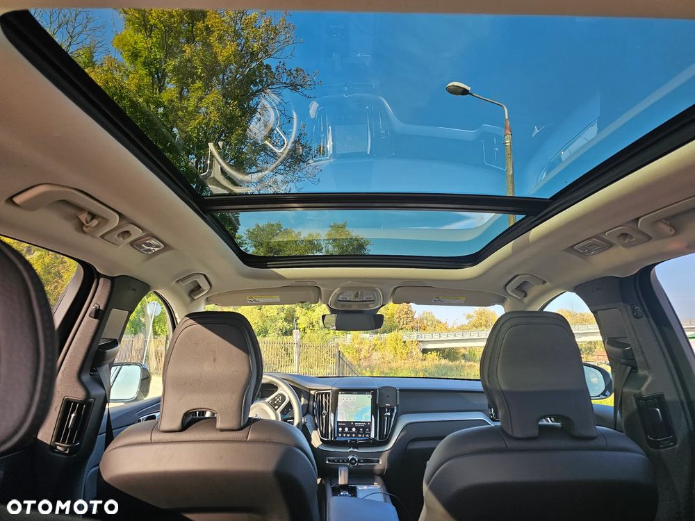 Volvo XC 60 B5 B AWD Plus Dark - 9