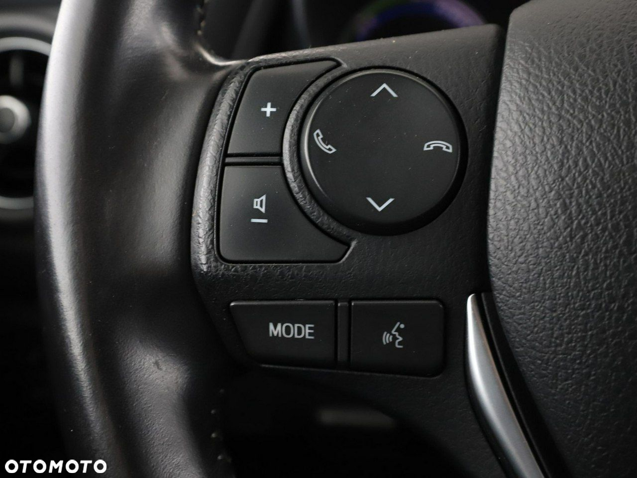 Toyota Auris 1.8 VVT-i Hybrid Automatik Design Edition - 32