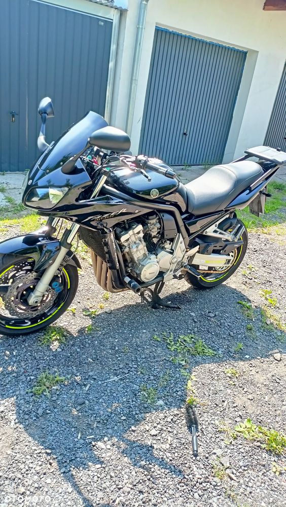 Yamaha FZS - 19