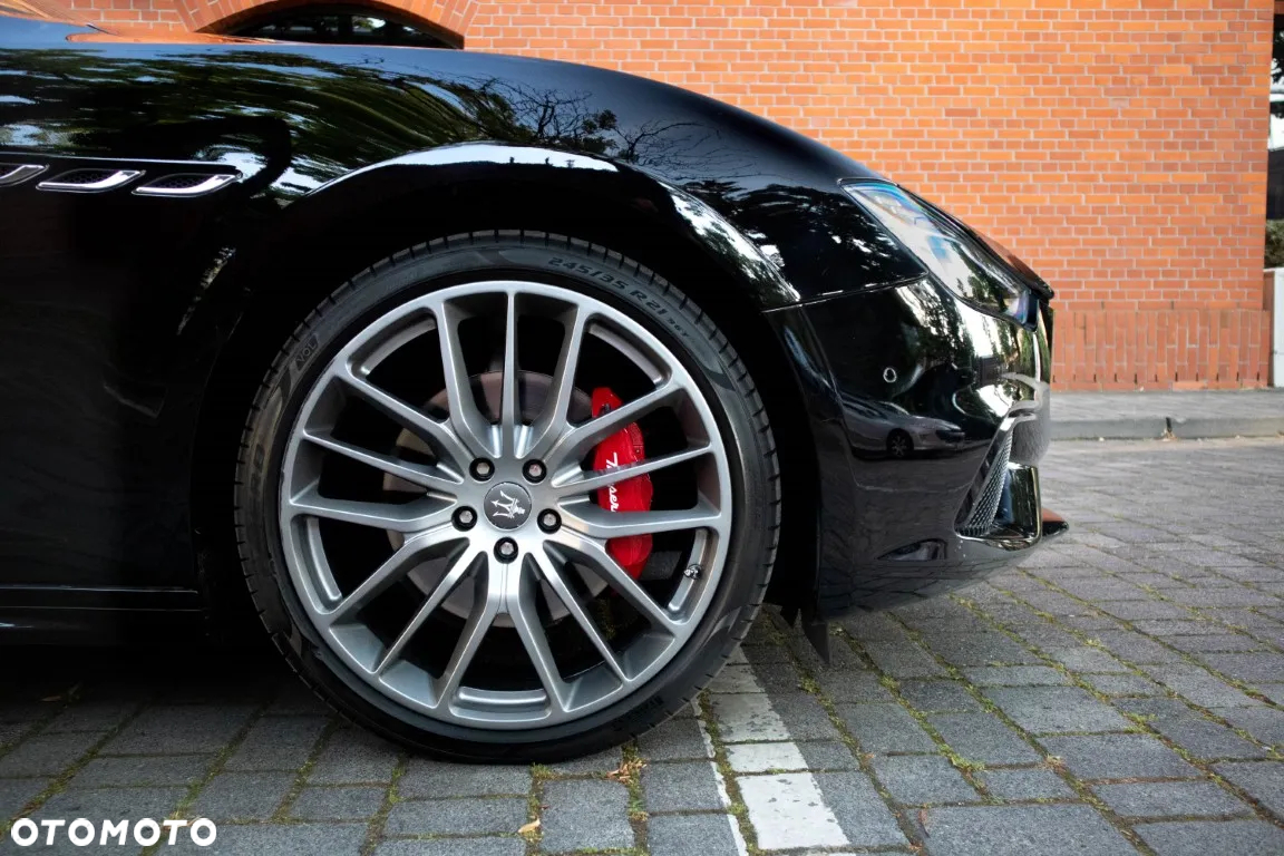 Maserati Ghibli GranSport - 15
