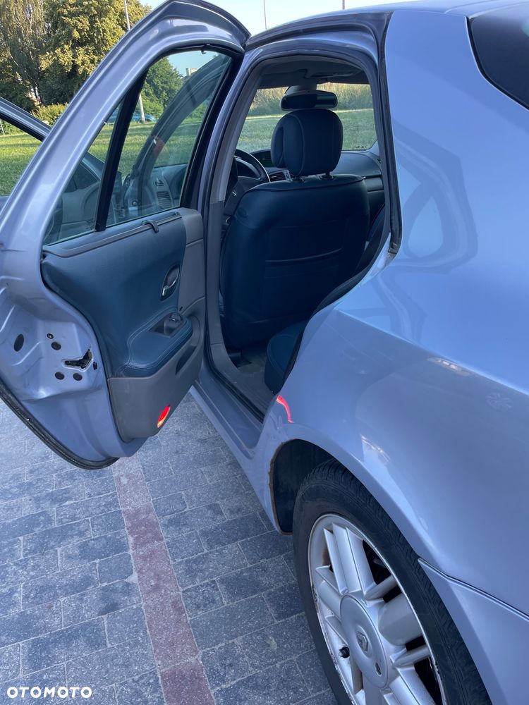 Renault Laguna 2.0 RXT - 11