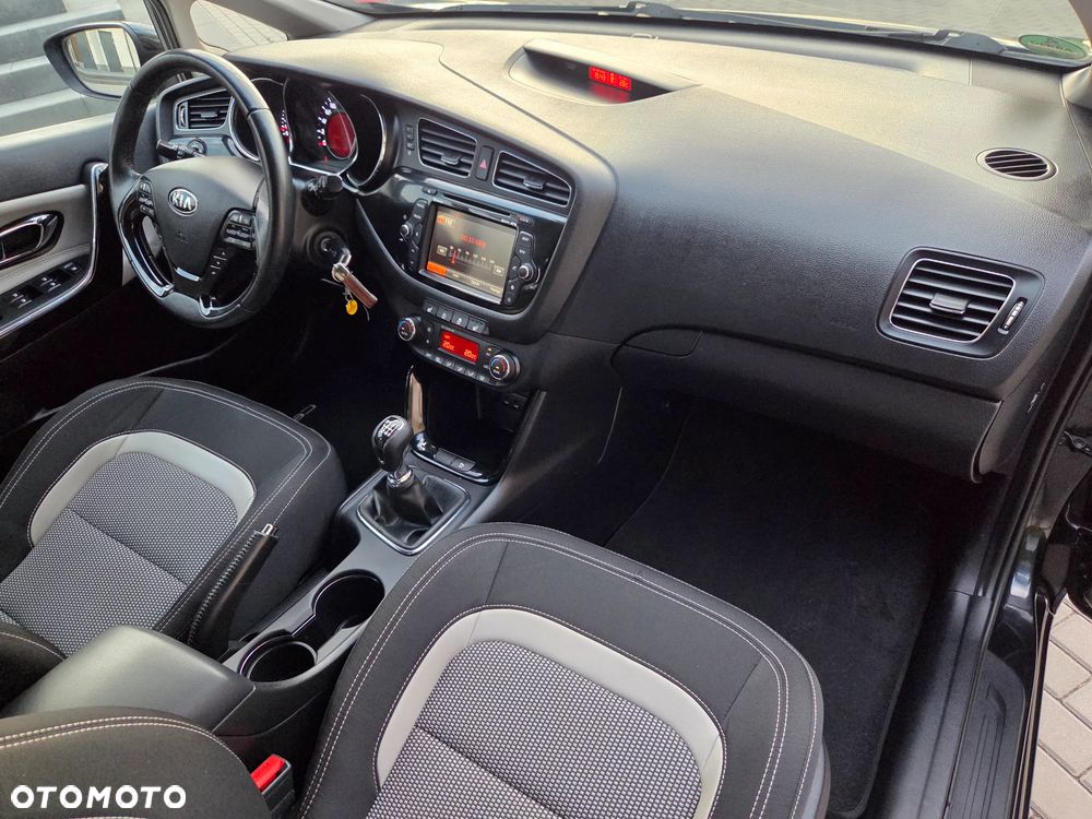 Kia Ceed 1.6 GDI Dream Team Edition - 33