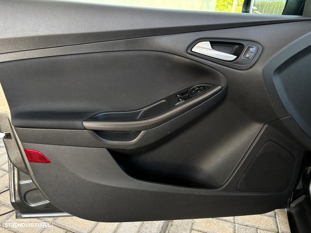 Ford Focus SW 1.0 EcoBoost S&S TREND - 16