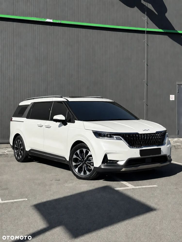 Kia Carnival - 1