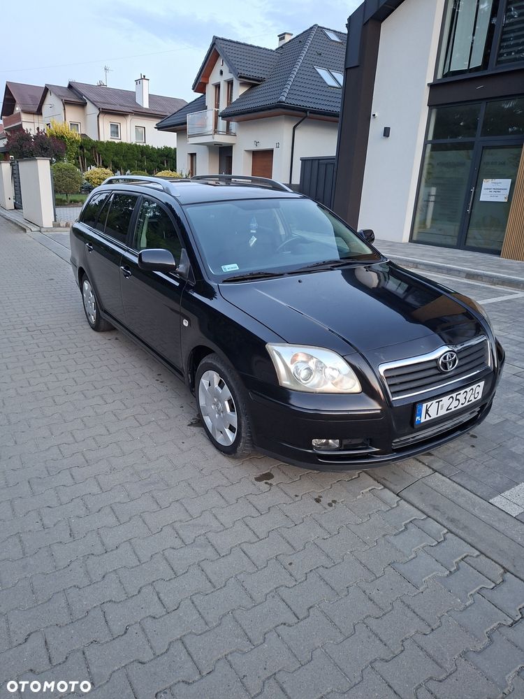 Toyota Avensis - 8