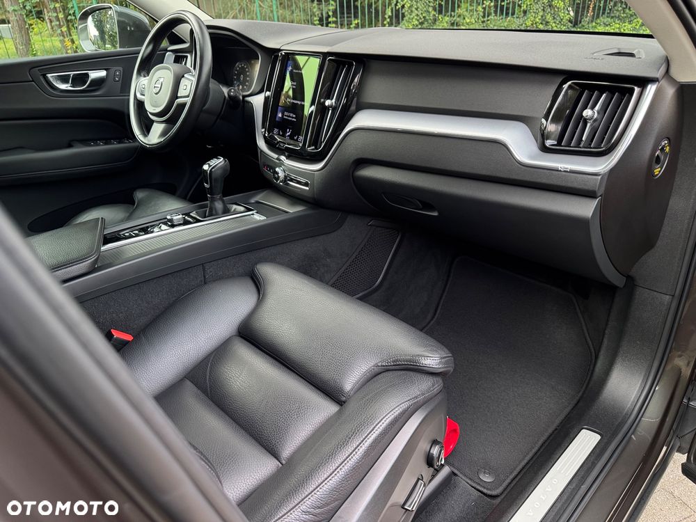 Volvo XC 60 D3 Momentum Pro - 25