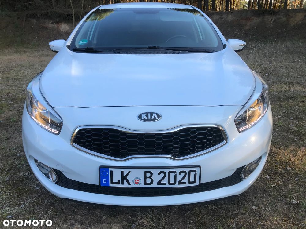 Kia Ceed 1.6 CRDi 128 Dream Team Edition - 4
