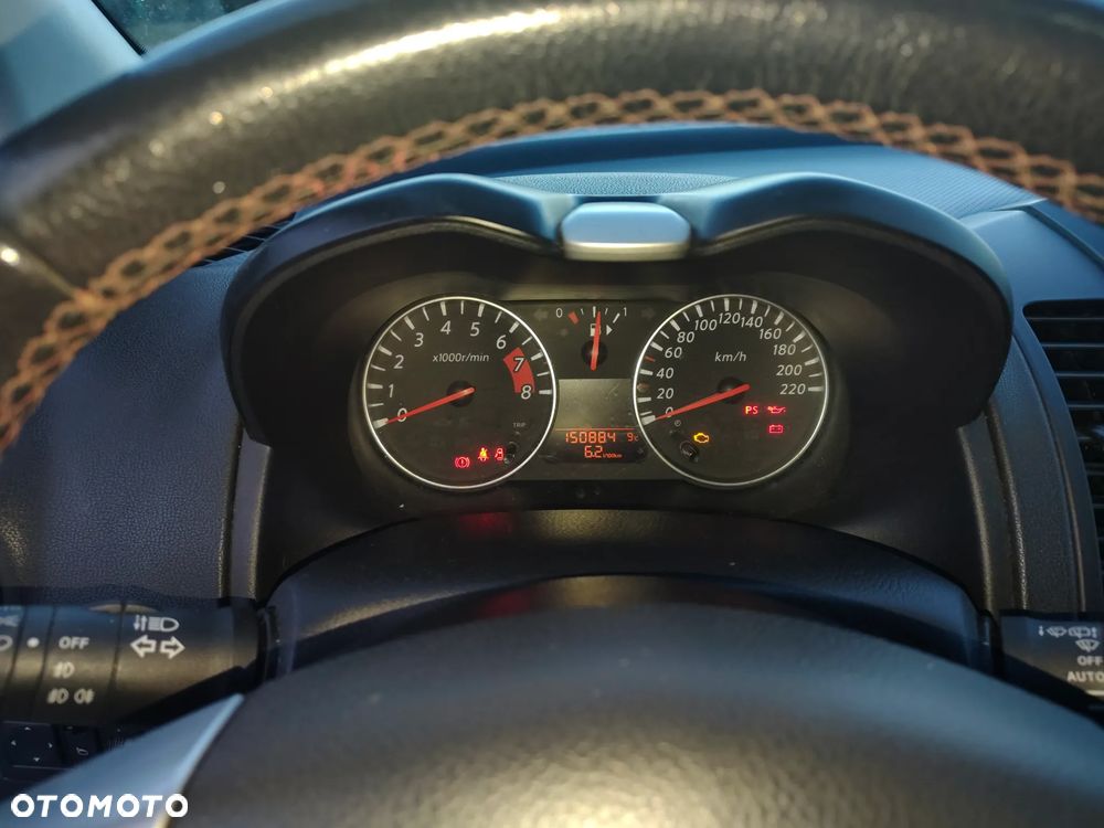 Nissan Note 2010 photo 4