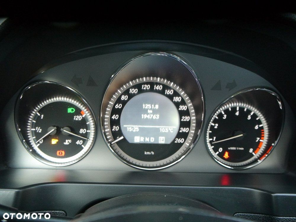 Mercedes-Benz Klasa C 180 BlueEFFICIENCY 7G-TRONIC Avantgarde - 16