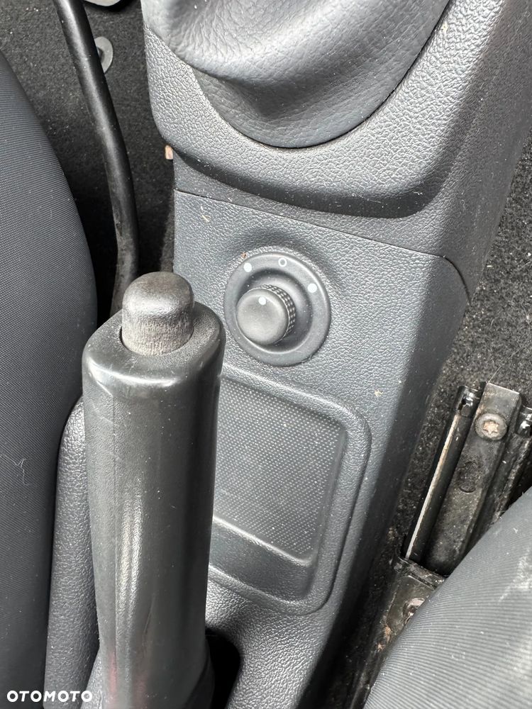 Dacia Sandero 1.6 Laureate - 12