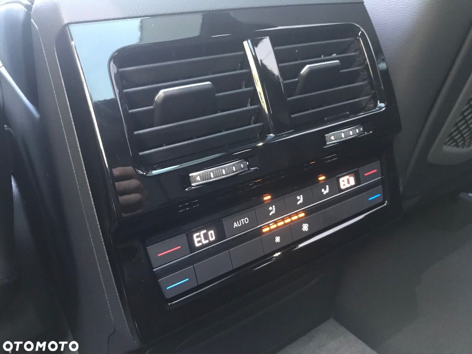 Volkswagen Touareg - 22
