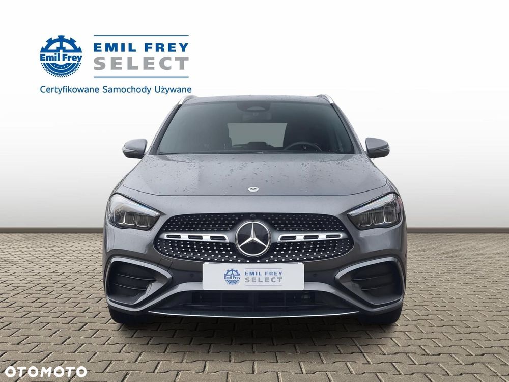 Mercedes-Benz GLA - 8