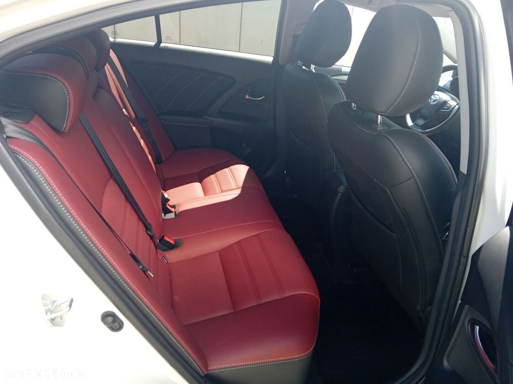 Toyota Avensis 1.8 Selection MS - 13