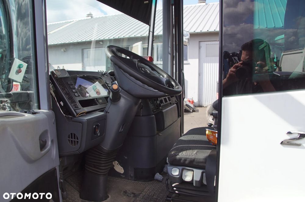 Auto na części - Mercedes Econic 2629 6.4 280 KM OM906LA OM 906 LA 723678 9678 2007R Silnik Skrzynia Drzwi Szyba Lampa Koło Kabina Deska Kokpit Sterownik Moduł Czujnik Kierownica Licznik Fotel Panel - 11