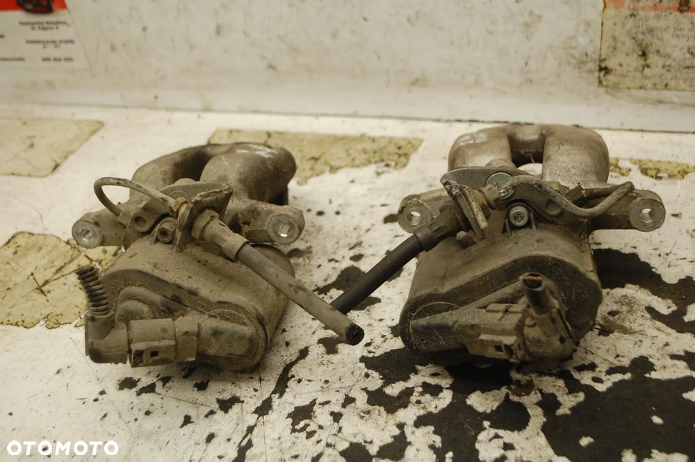 ZACISK HAMULCOWY ELEKTRYCZNY PRAWY TYŁ TYLNY VW PASSAT B6 - 2