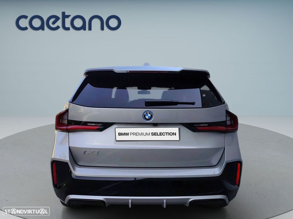 BMW iX1 eDrive20 Pack Desportivo M - 7
