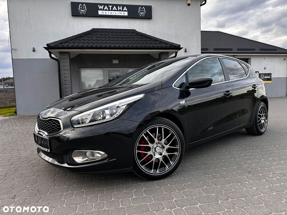 Kia Ceed 1.6 GDI ISG Dream-Team Edition - 1