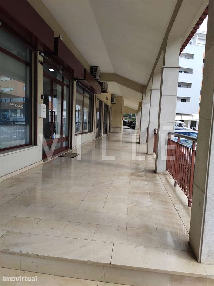 Apartamento T2 com Varanda e Vista Desafogada | Alfragide - Grande imagem: 3/33