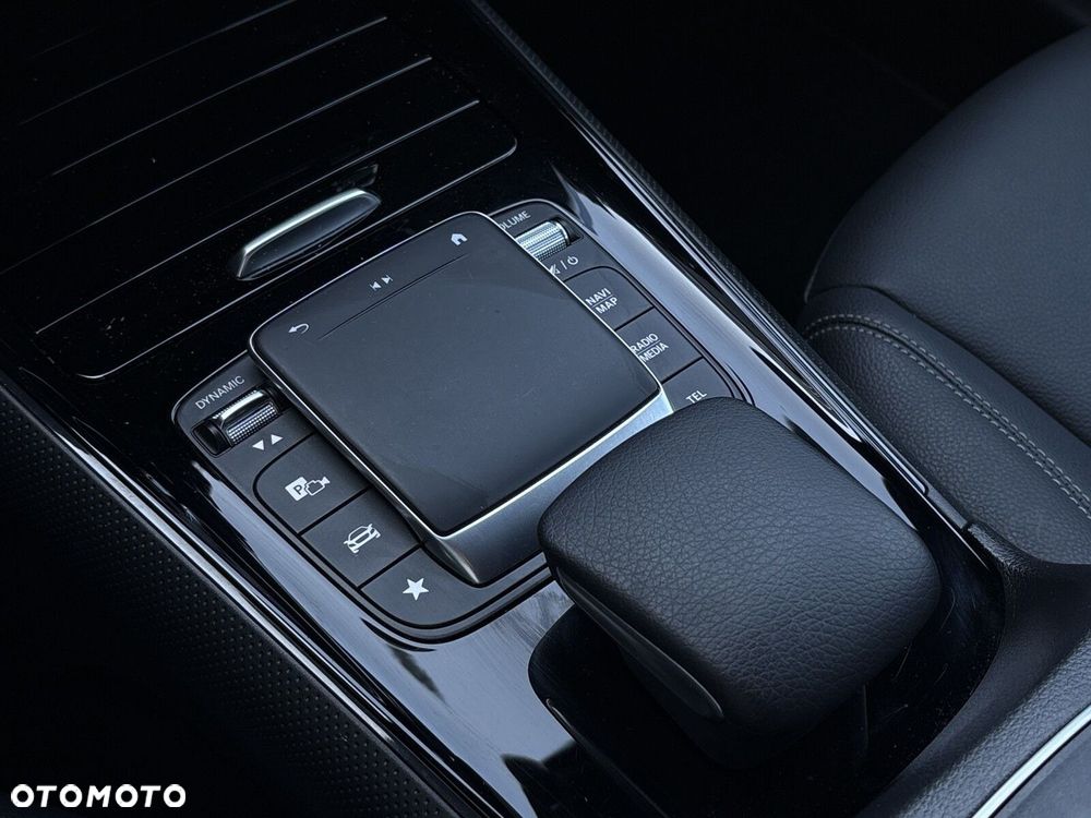 Mercedes-Benz GLB 200 7G-DCT - 21
