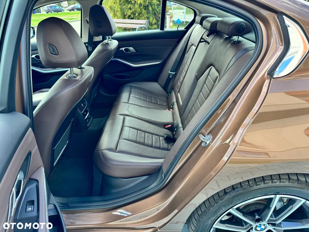 BMW Seria 3 320i Luxury Line sport - 14