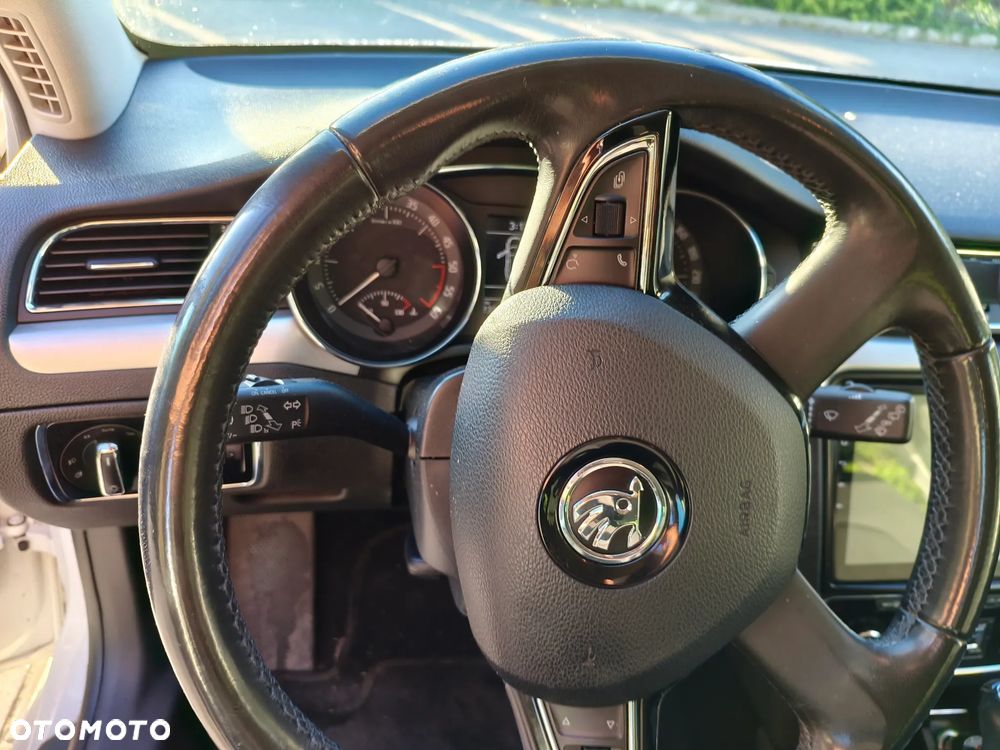 Skoda Superb 2.0 TDI Ambition DSG - 9