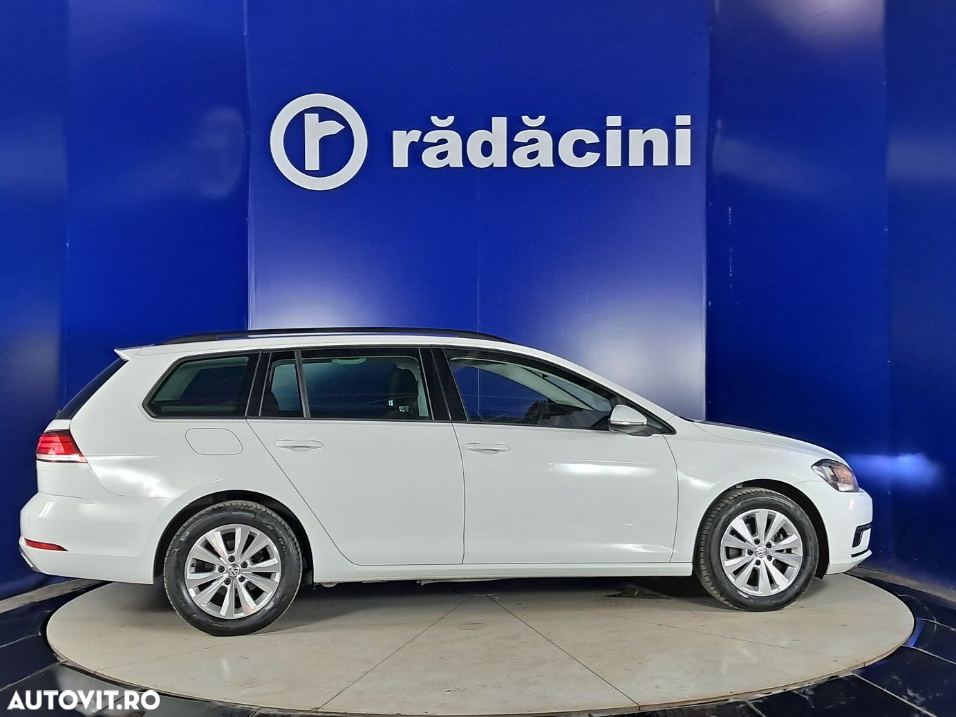 Volkswagen Golf - 6