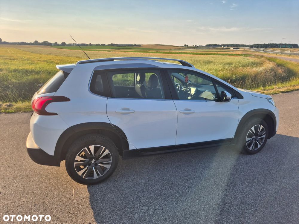 Peugeot 2008 1.2 Pure Tech GPF Allure S&S EAT6 - 3