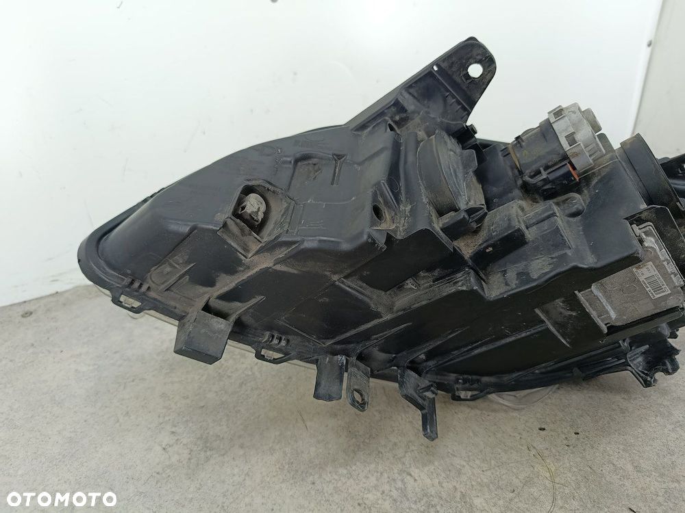 LAMPA PRZÓD PRAWA XENON RENAULT LAGUNA III 260100035R 89901837  VALEO - 9