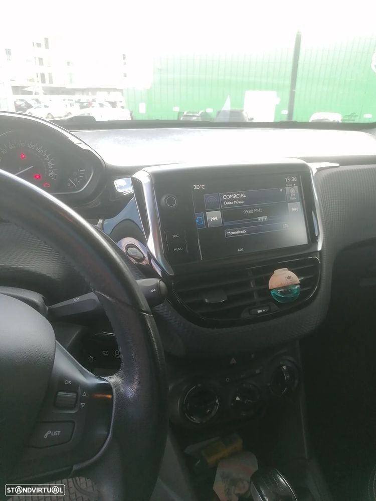 Peugeot 208 1.6 BlueHDi Style - 6