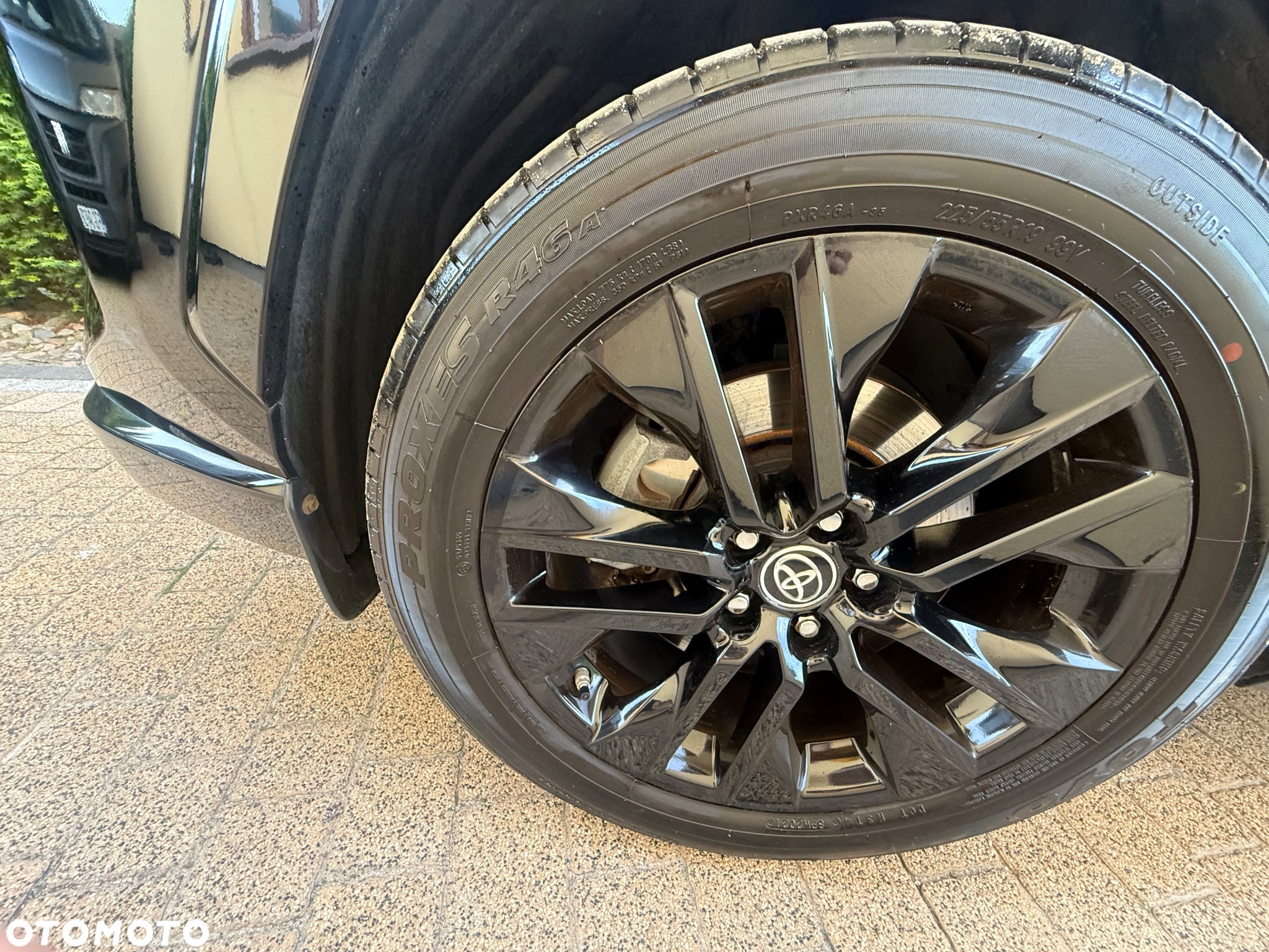 Toyota RAV4 2.5 Hybrid Black Edition by JBL 4x4 - 5