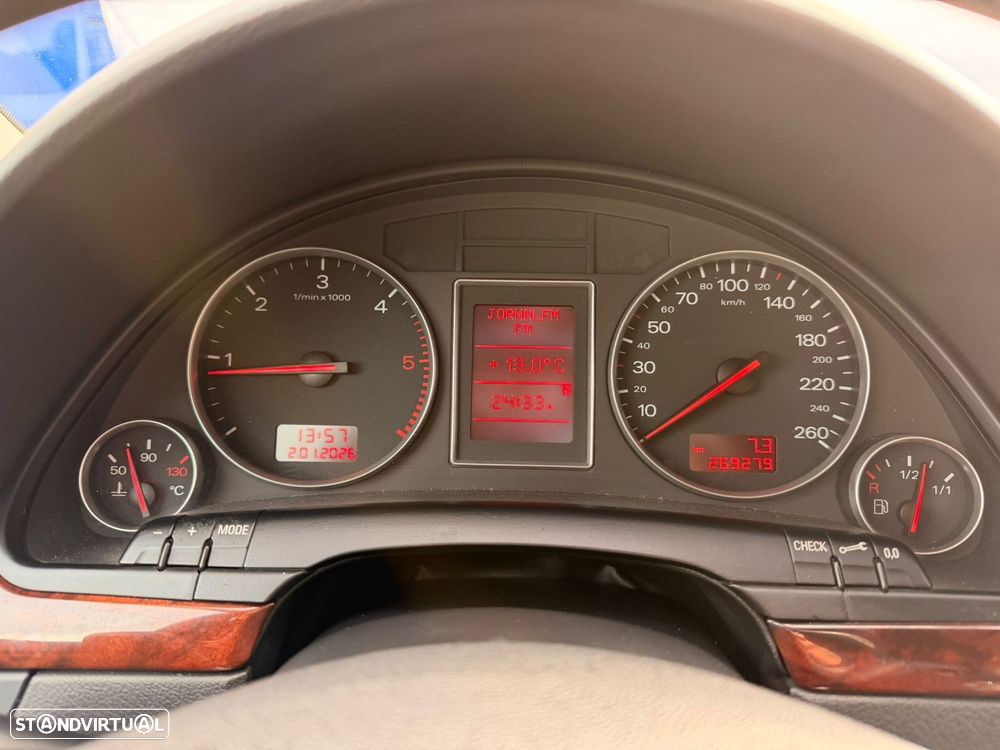 Audi A4 Avant 2.5 TDI quattro - 32