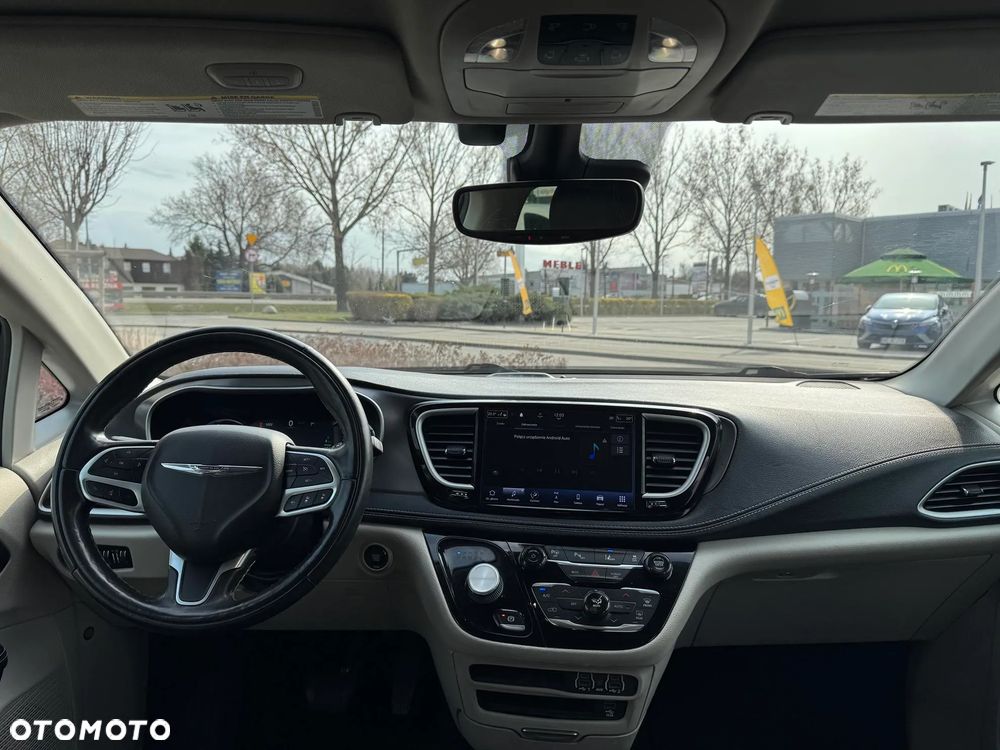 Chrysler Pacifica - 17